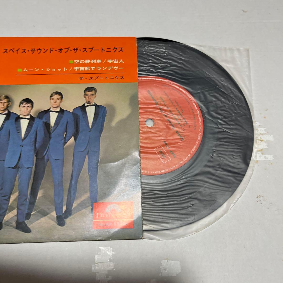 The Beatles Twist And Shout Japan Red Vinyl EP OP-4016 + The Spotnicks Set
