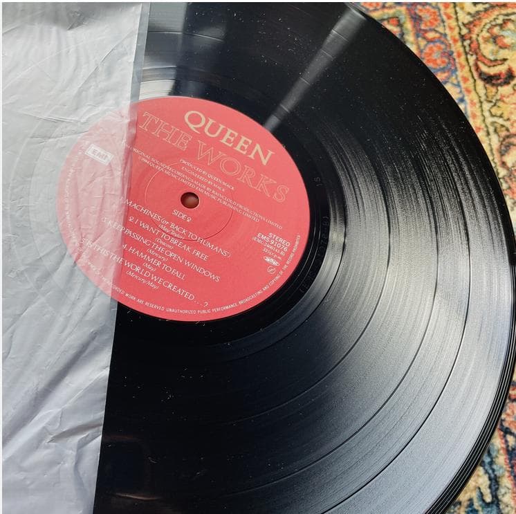 Queen - The Works LP Japan Original w/ Obi & Poster 1984 EMI ZR28-1125