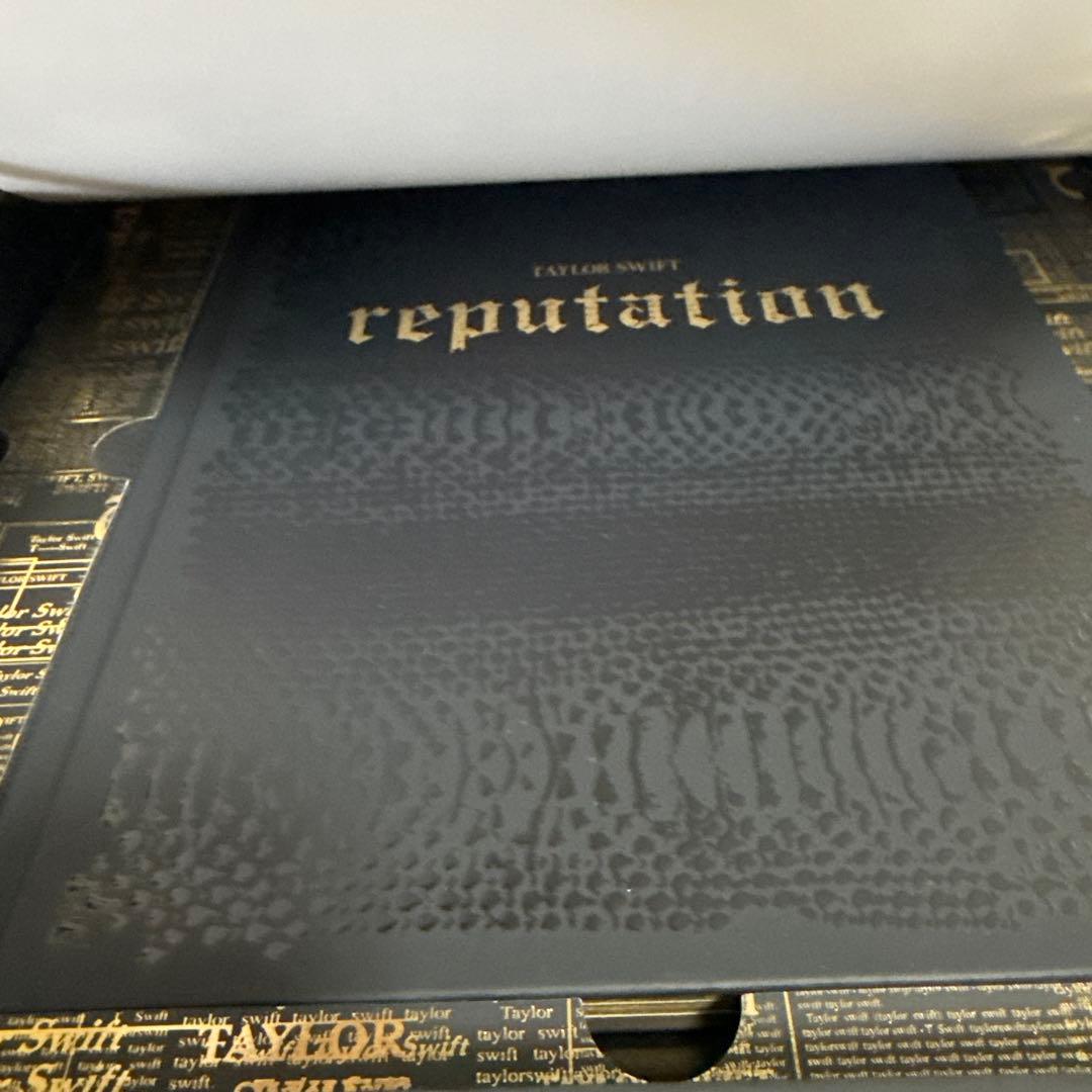 Taylor Swift Reputation Stadium Tour VIP Box Japan Exclusive Set with Extras