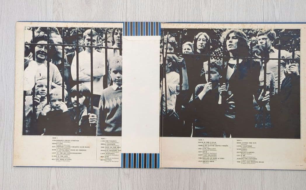 The Beatles 1967-1970 2LP Japan Apple EAP-9034B Includes Poster & Insert