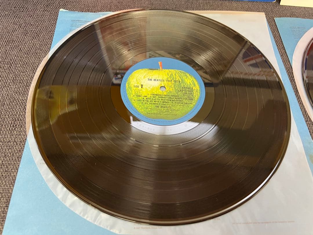 The Beatles 1967-1970 Japan 2LP Blue Album EAS-77005-6 w/ OBI & Booklet