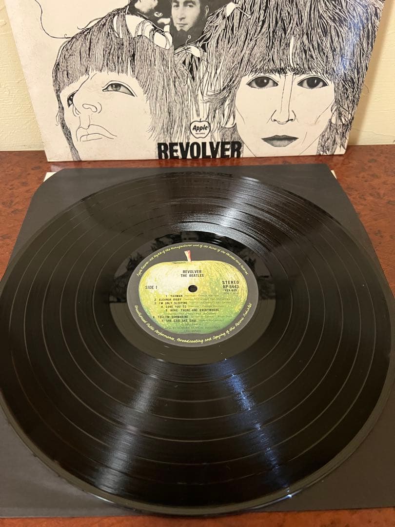 The Beatles Revolver LP 1969 Japan Apple AP-8443 Toshiba Pressing Vinyl Record