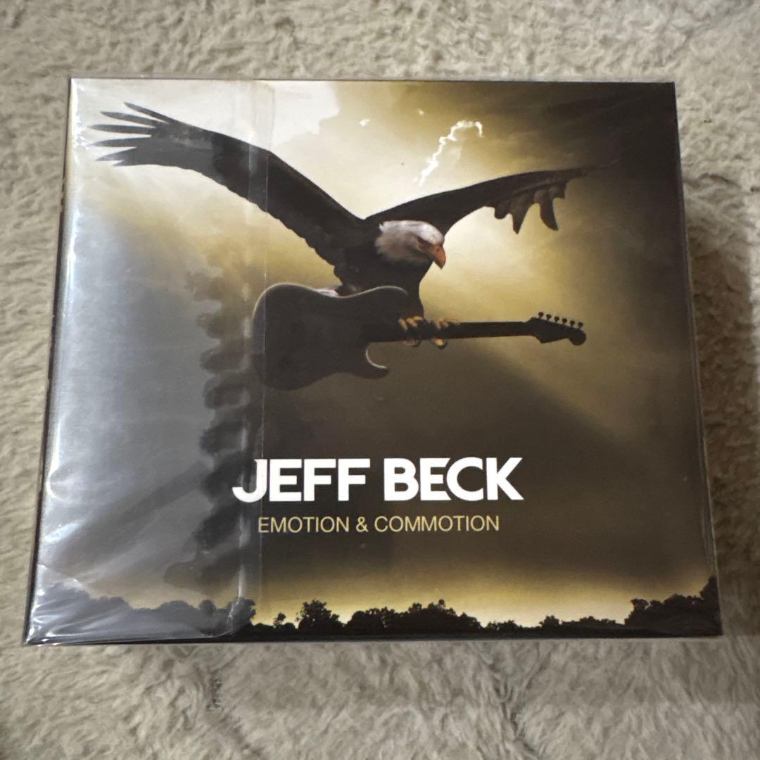 Jeff Beck - Emotion & Commotion - Limited Edition CD+DVD with Guitar Figure Japa
