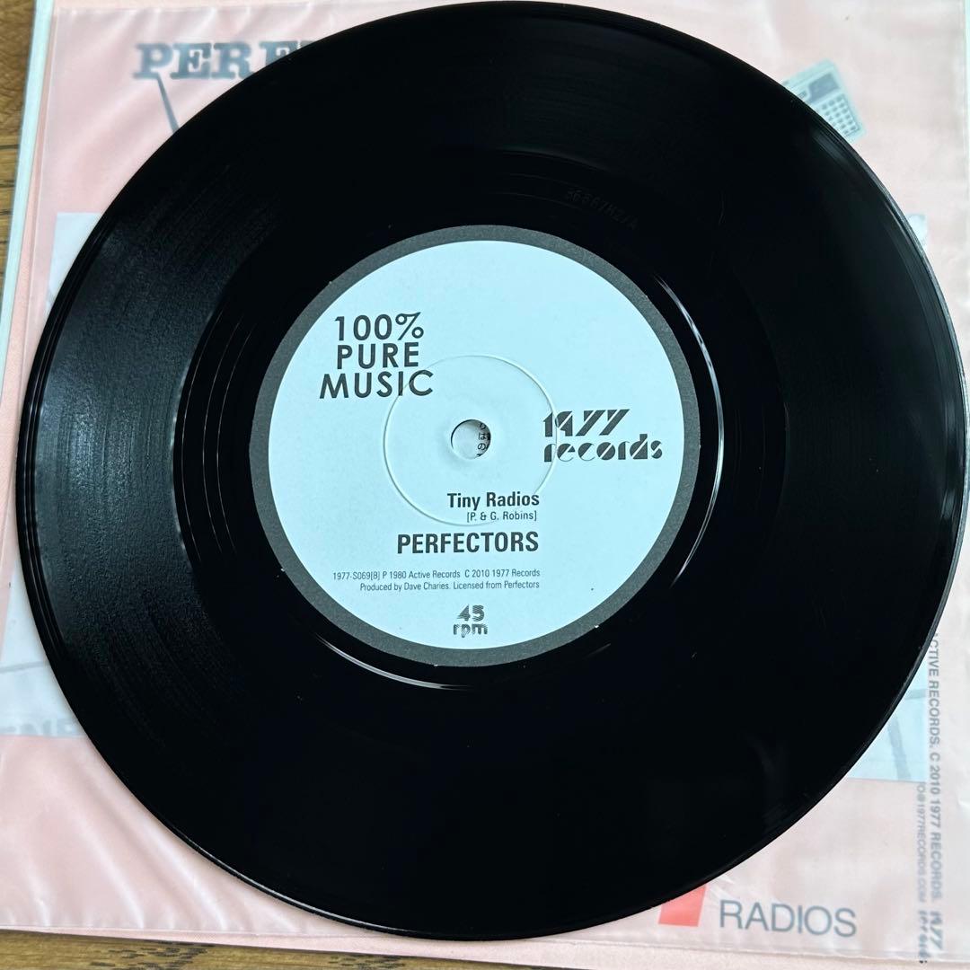 Perfectors - YT502951D / Tiny Radios 7-inch Single, Japan Limited 300 Copies