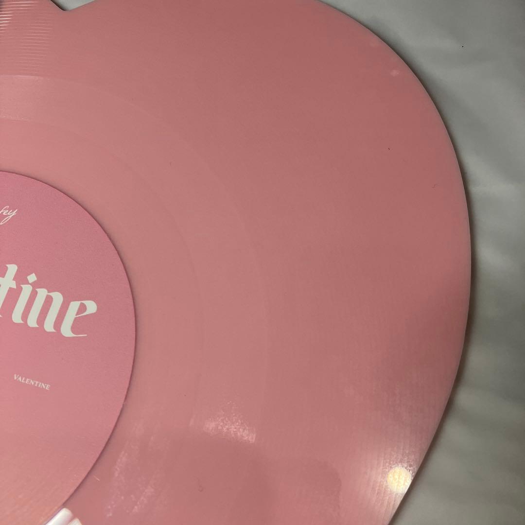 Laufey Valentine Heart Shaped Vinyl EP 7-inch Strawberry Pink/Brown Limited