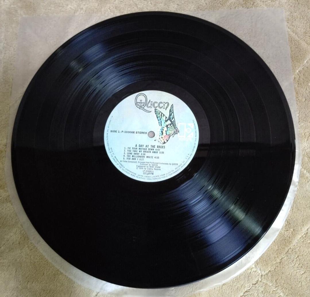 Queen - A Day At The Races LP Japan Pressing w/ Obi Strip Vinyl Record