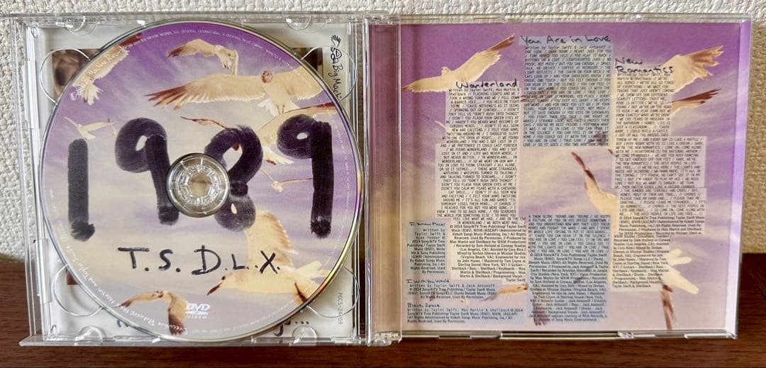 Taylor Swift 1989 Deluxe Edition CD+DVD Japan Press with 13 Polaroid Photos 2014