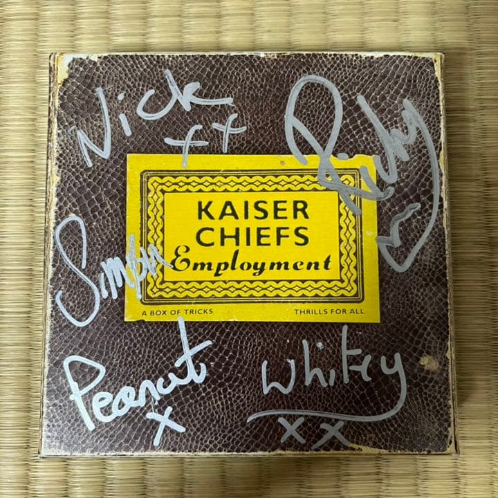 Kaiser Chiefs Employment Deluxe 2CD Signed UK Band Vinyl Condition Slightly Used | Japansoundstore