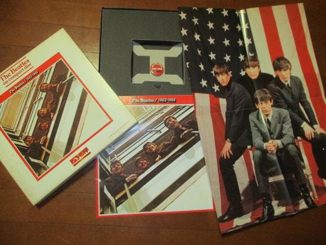The Beatles 1962-1970 HMV Limited Box Set w/ Booklet Poster Pins - No CDs