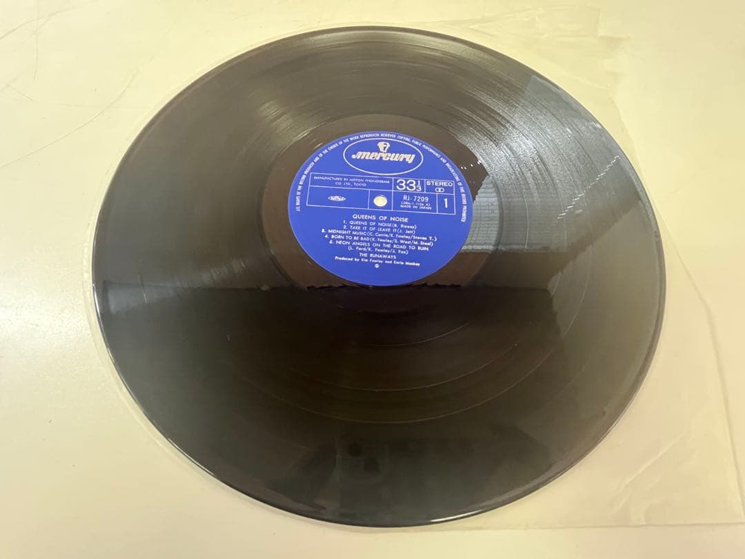 The Runaways Queens of Noise LP Japan Vinyl Pink Obi Poster Joan Jett Lita Ford