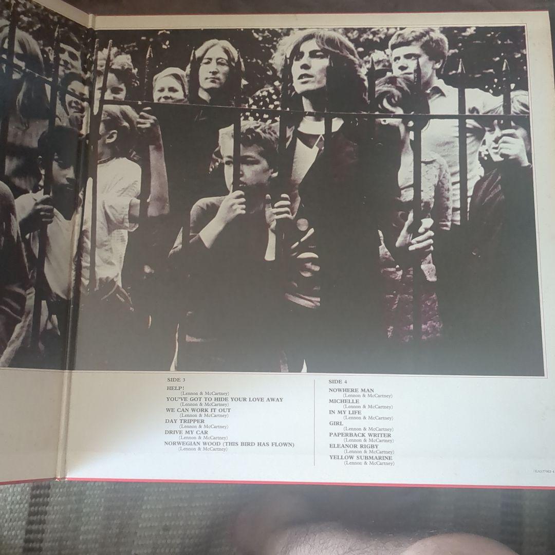 The Beatles 1962-1966 2LP Vinyl Japan Apple EAS-77003-4 Red Apple Labels